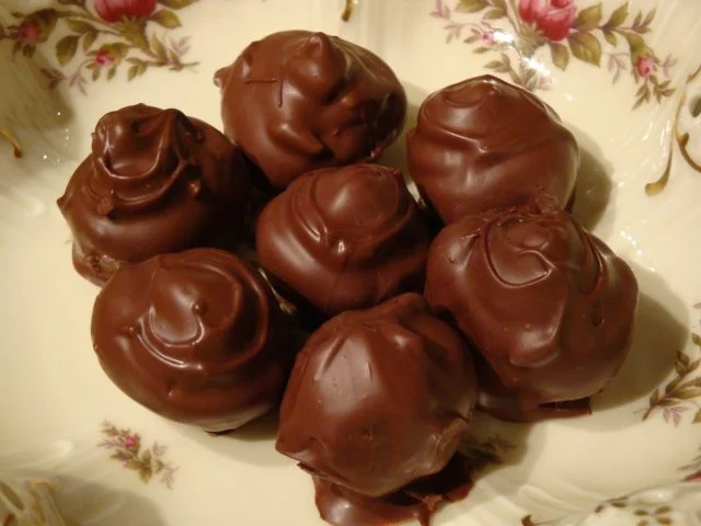 Rezept: Whisky-Pralinen, oder mit Rum,Brandy bzw.Irish-Coffee Bild Nr. 2 Whisky-Pralinen, oder mit Rum,Brandy bzw.Irish-Coffee - Rezept - Bild Nr. 2