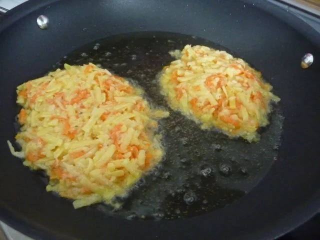 Rezept: Unter 30 Minuten : Kartoffel – Möhren – Rösti Bild Nr. 14 Unter 30 Minuten : Kartoffel – Möhren – Rösti - Rezept - Bild Nr. 14