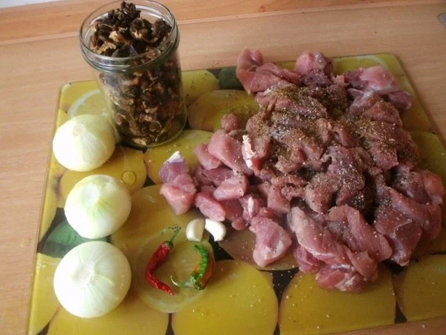 Gulasch aud dem Bräter mit Pilzen .....NT gegart - Rezept - Bild Nr. 2