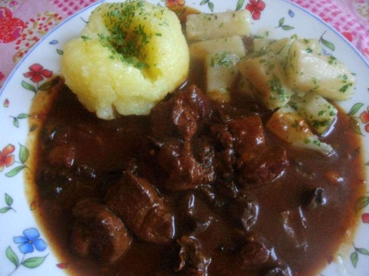 Gulasch aud dem Bräter mit Pilzen .....NT gegart - Rezept - kochbar.de