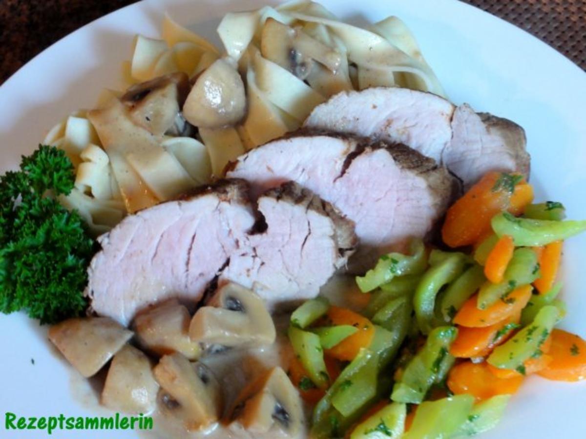 Bilder für Fleisch: SCHWEINEFILET in Champignon-Sahne-Sauce - Rezept