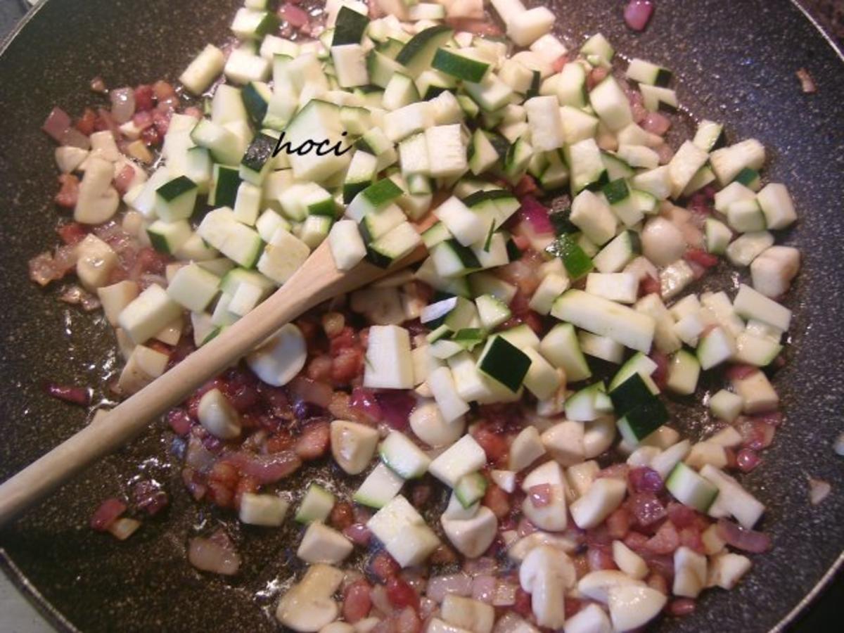 Hühnerfilet gebettet in Gemüse unter Lasagneblättern - Rezept - Bild Nr. 6