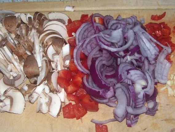 Gemüse-Kräuter-Quiche mit Champignons und Pecorino - Rezept - Bild Nr. 4