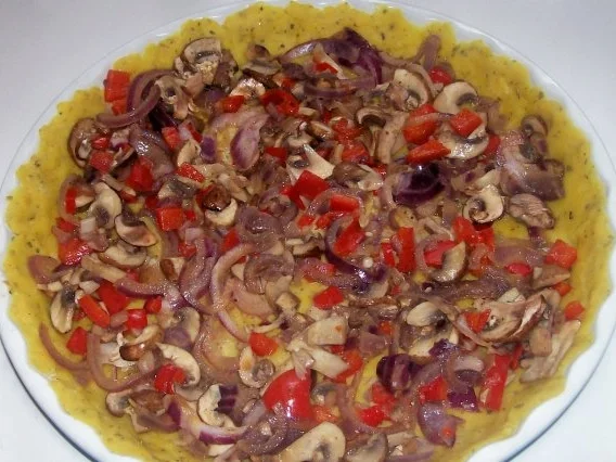 Gemüse-Kräuter-Quiche mit Champignons und Pecorino - Rezept - Bild Nr. 8