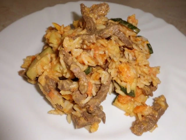 Rezept: Pfannengericnt: Gemüse-Reispfanne mit Rindergeschnetzelten Pfannengericnt: Gemüse-Reispfanne mit Rindergeschnetzelten - Rezept