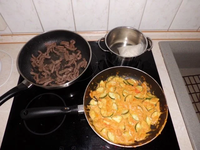 Rezept: Pfannengericnt: Gemüse-Reispfanne mit Rindergeschnetzelten Bild Nr. 5 Pfannengericnt: Gemüse-Reispfanne mit Rindergeschnetzelten - Rezept - Bild Nr. 5