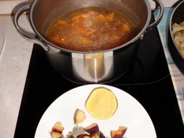 Rezept: Suppe: Kürbis-Pfaumen-Suppe mit Avocado-Topping Bild Nr. 4 Suppe: Kürbis-Pfaumen-Suppe mit Avocado-Topping - Rezept - Bild Nr. 4