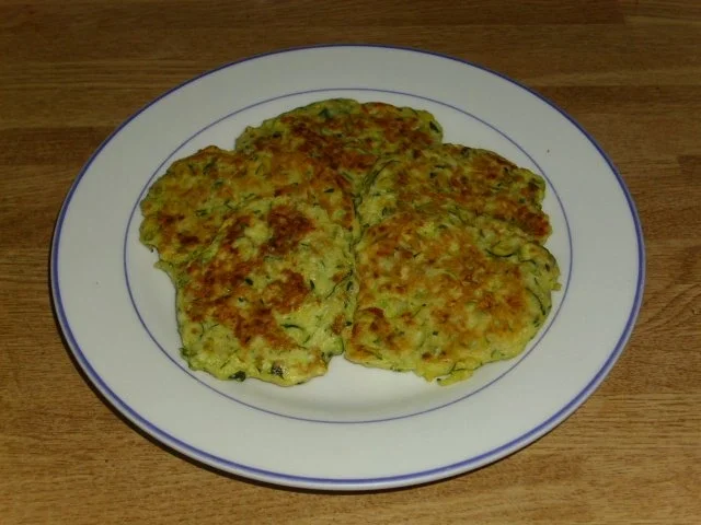 kleine Zucchini Pfannkuchen - Rezept