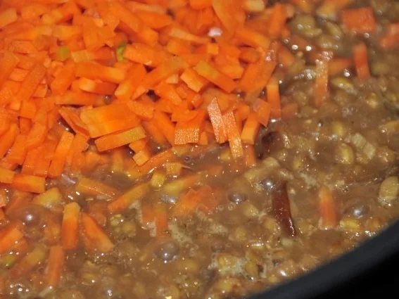 Einkornrisotto mit Steinpilzen und Karotten - Rezept - Bild Nr. 4