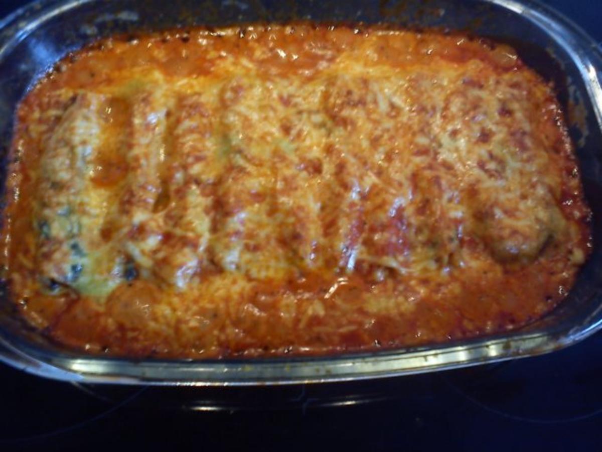 Cannelloni mit Spinatfüllung und Tomatensoße - Rezept