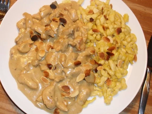 Rezept: Putengeschnetzeltes an Maronen-Marzipan-Sauce Bild Nr. 2 Putengeschnetzeltes an Maronen-Marzipan-Sauce - Rezept - Bild Nr. 2