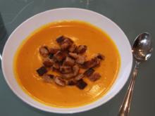 Kürbis-Kokos Suppe mit Croutons - Rezept