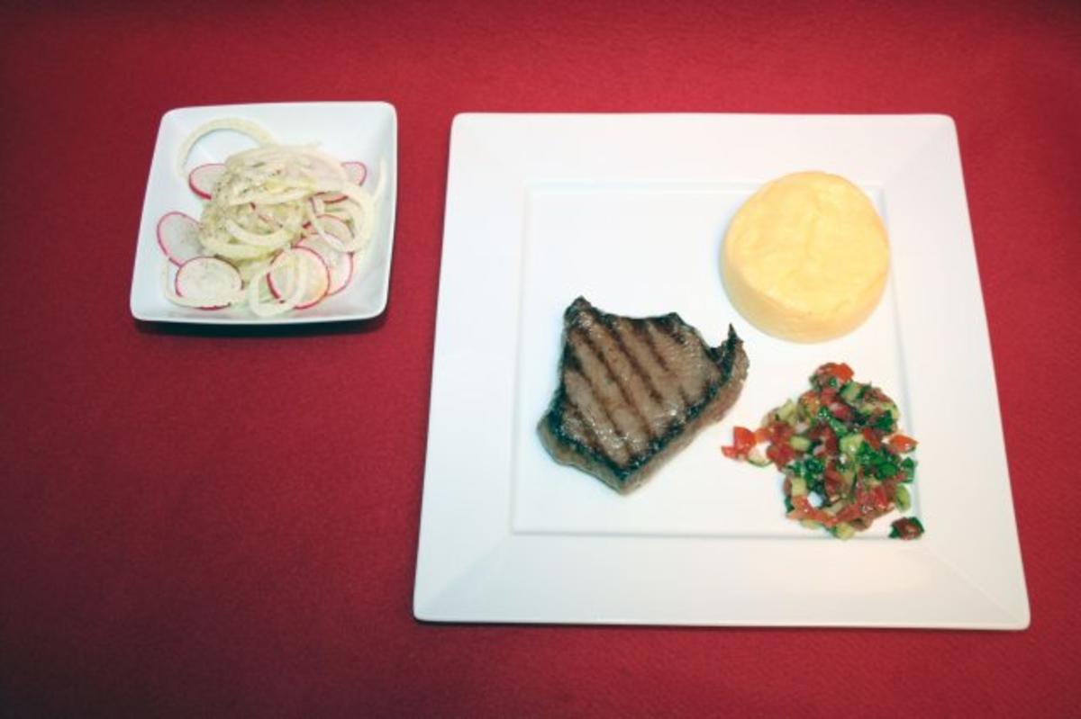 Bilder für Bio-Steak mit Polenta, Salsa-Soße und Radieschen-Fenchel-Salat - Rezept