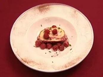 Rezept: Himbeerbiskuitrolle (Eugen Bauder) Himbeerbiskuitrolle (Eugen Bauder) - Rezept