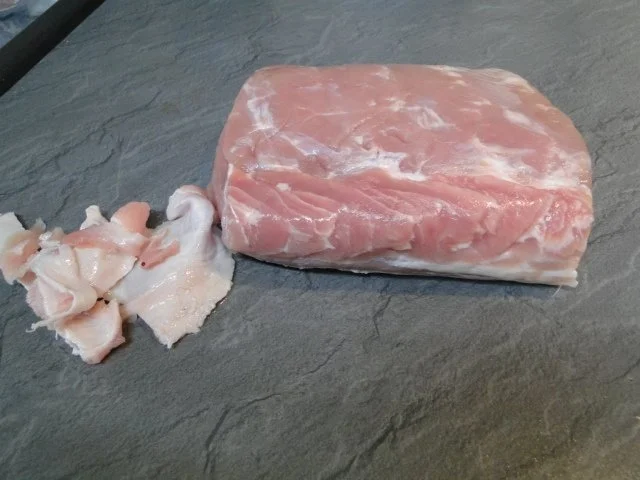 Rezept: Karbonadenbraten mit rote Bete-Chilikruste, Rosenkohl und rote Bete-Sauce Bild Nr. 4 Karbonadenbraten mit rote Bete-Chilikruste, Rosenkohl und rote Bete-Sauce - Rezept - Bild Nr. 4