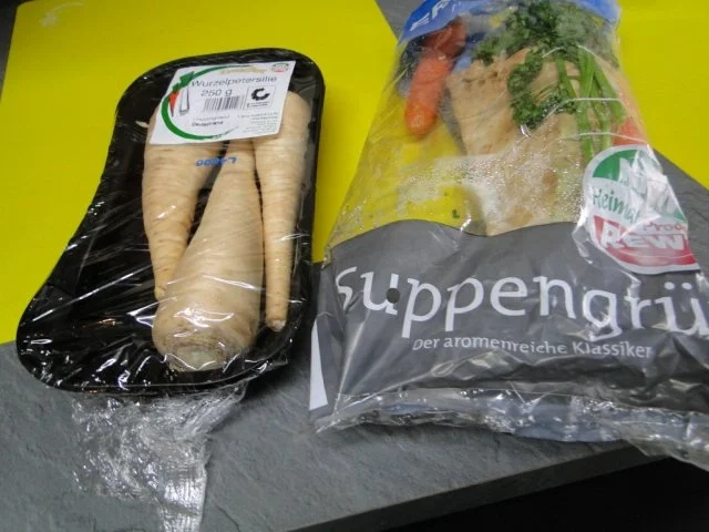 Rezept: Karbonadenbraten mit rote Bete-Chilikruste, Rosenkohl und rote Bete-Sauce Bild Nr. 5 Karbonadenbraten mit rote Bete-Chilikruste, Rosenkohl und rote Bete-Sauce - Rezept - Bild Nr. 5