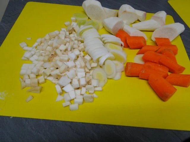 Rezept: Karbonadenbraten mit rote Bete-Chilikruste, Rosenkohl und rote Bete-Sauce Bild Nr. 7 Karbonadenbraten mit rote Bete-Chilikruste, Rosenkohl und rote Bete-Sauce - Rezept - Bild Nr. 7