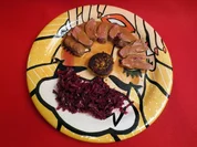 Resche Ente mit Orangen-Ananaskraut und hausgemachten Semmelknödel - Rezept