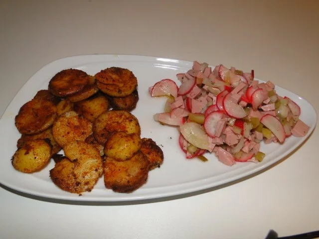 Rezept: Wurstsalat mit Bratkartoffel, wir brauchten eine Grundlage, (ausnahmsweise mal mit Bild) Wurstsalat mit Bratkartoffel, wir brauchten eine Grundlage, (ausnahmsweise mal mit Bild) - Rezept