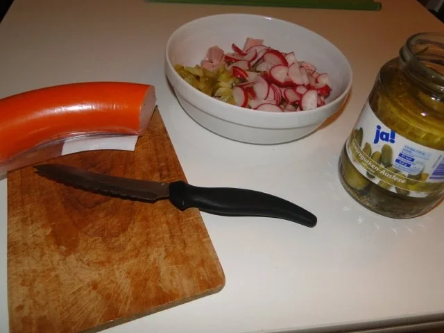 Rezept: Wurstsalat mit Bratkartoffel, wir brauchten eine Grundlage, (ausnahmsweise mal mit Bild) Bild Nr. 2 Wurstsalat mit Bratkartoffel, wir brauchten eine Grundlage, (ausnahmsweise mal mit Bild) - Rezept - Bild Nr. 2