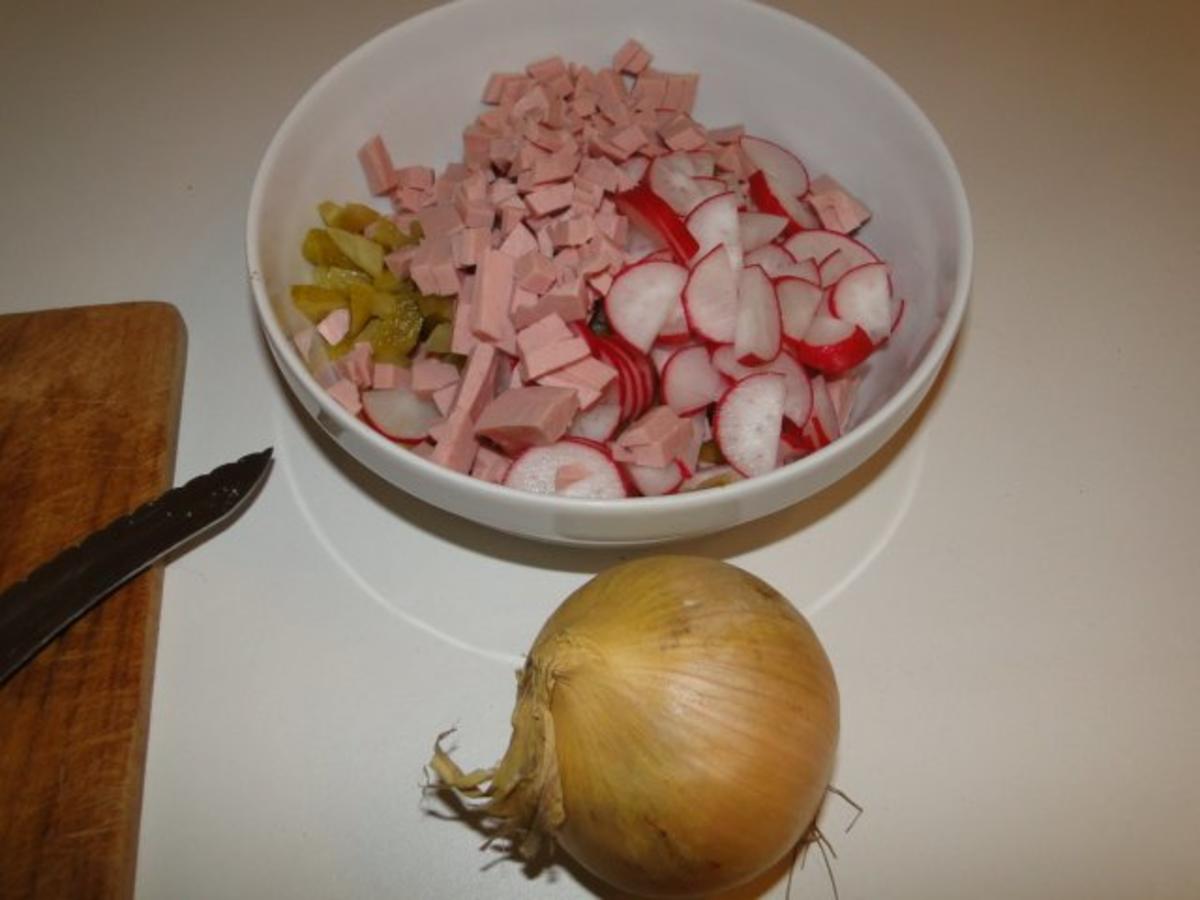 Wurstsalat mit Bratkartoffel, wir brauchten eine Grundlage, (ausnahmsweise mal mit Bild) - Rezept - Bild Nr. 3