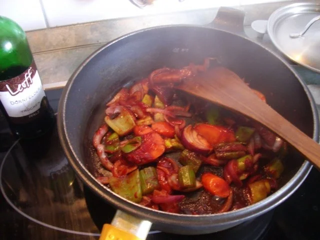 Krustenbraten  -  Schweinebauch mager ohne Knochen aber mit Schwarte - Rezept - Bild Nr. 5