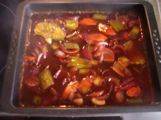 Krustenbraten  -  Schweinebauch mager ohne Knochen aber mit Schwarte - Rezept - Bild Nr. 7