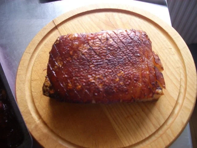 Krustenbraten  -  Schweinebauch mager ohne Knochen aber mit Schwarte - Rezept - Bild Nr. 10