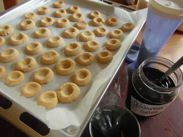 Rezept: Plätzchen :gefüllte Vanille-Glühwein-Krapferl a la Heidi Bild Nr. 2 Plätzchen :gefüllte Vanille-Glühwein-Krapferl a la Heidi - Rezept - Bild Nr. 2