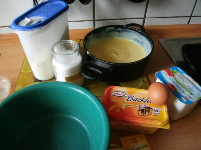 Streuselkuchen mit Vanillepuddingfüllung - Rezept - Bild Nr. 5