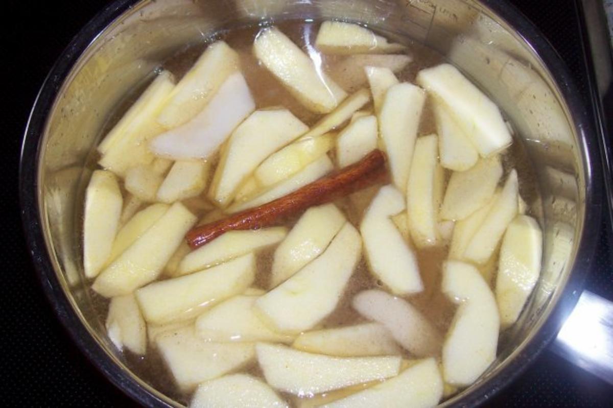 Dessert: Lebkuchen-Crumble mit Apfel, Birne und Preiselbeeren - Rezept - Bild Nr. 3