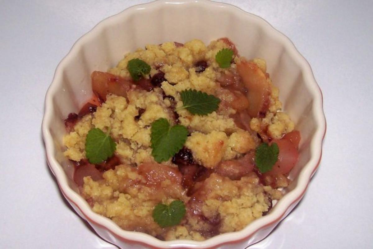Dessert: Lebkuchen-Crumble mit Apfel, Birne und Preiselbeeren - Rezept - Bild Nr. 12