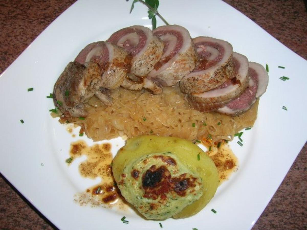 Schnitzel,gefüllt mit Hack,auf karamellisiertem Sauerkraut an doppelt gebackenen Kartoffel - Rezept - Bild Nr. 2