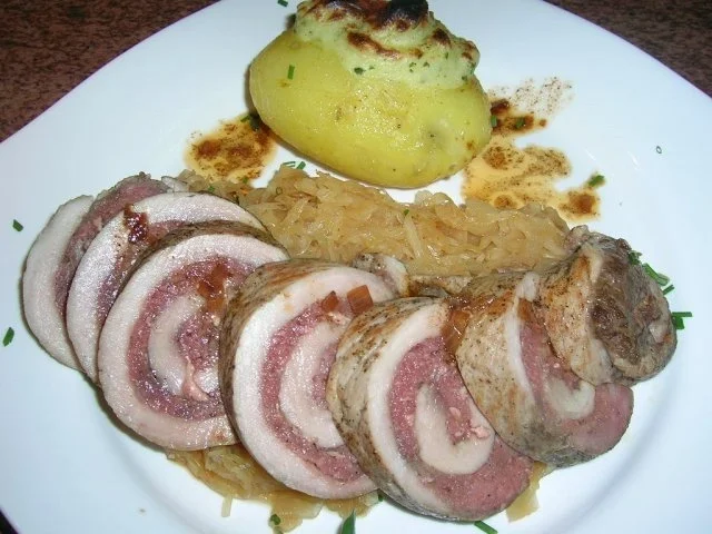 Schnitzel,gefüllt mit Hack,auf karamellisiertem Sauerkraut an doppelt gebackenen Kartoffel - Rezept - Bild Nr. 3