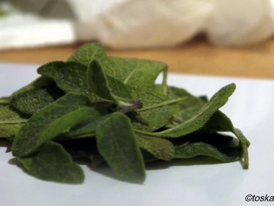 Birnen-Ziegenkäse-Ravioli mit Salbei-Knoblauch-Butter - Rezept - Bild Nr. 11