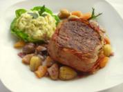 Rezept: Pfeffersteak mit Maronen-Aprikosen-Sauce Pfeffersteak mit Maronen-Aprikosen-Sauce - Rezept