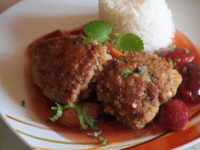 Rezept: Frikadellen mit Pflaumensoße Frikadellen mit Pflaumensoße - Rezept