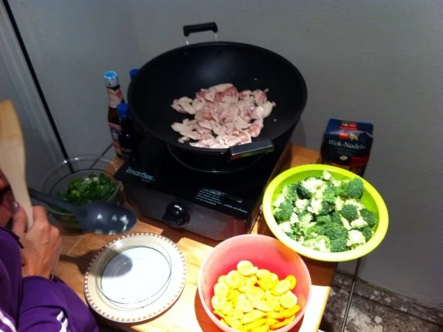 Asiatisches Hühnchen mit Broccoli und Möhren aus dem Wok - Rezept - Bild Nr. 3