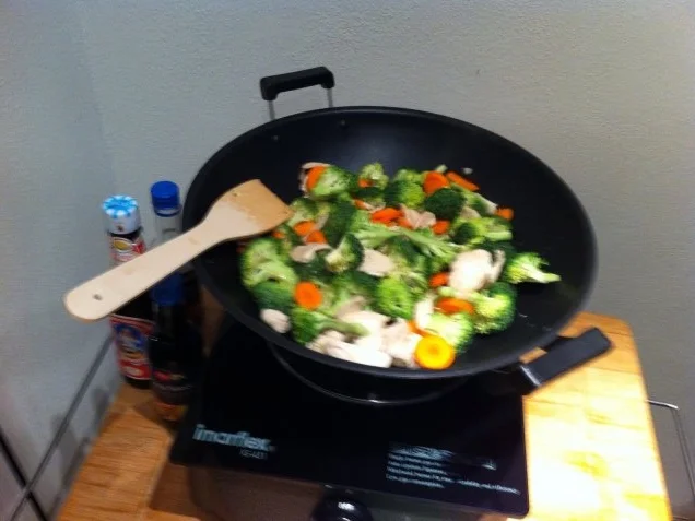 Asiatisches Hühnchen mit Broccoli und Möhren aus dem Wok - Rezept - Bild Nr. 4