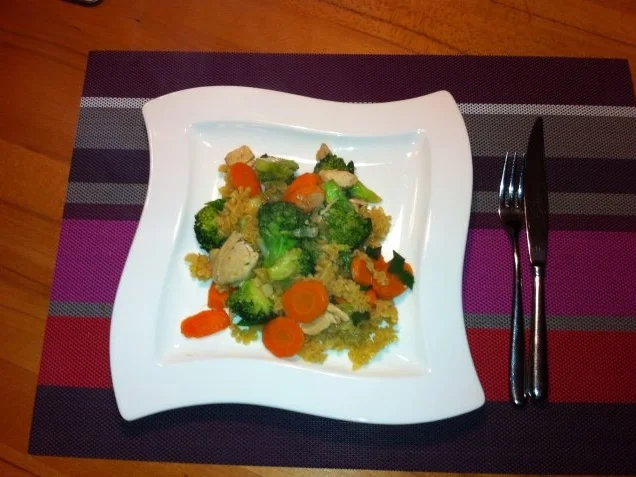 Asiatisches Hühnchen mit Broccoli und Möhren aus dem Wok - Rezept