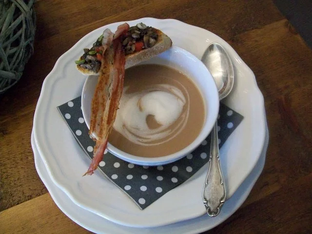 Maronensüppchen mit Waldpilz-Crostini und Baconchips - Rezept - Bild Nr. 2