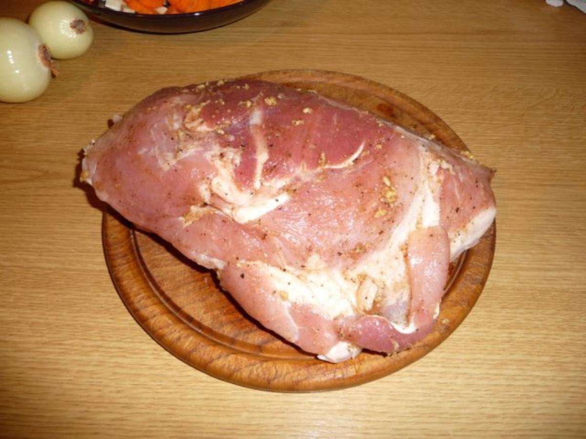 Schweinsbraten mit Schweinebraten mit Schwarte und Sellerie - Rezept ...