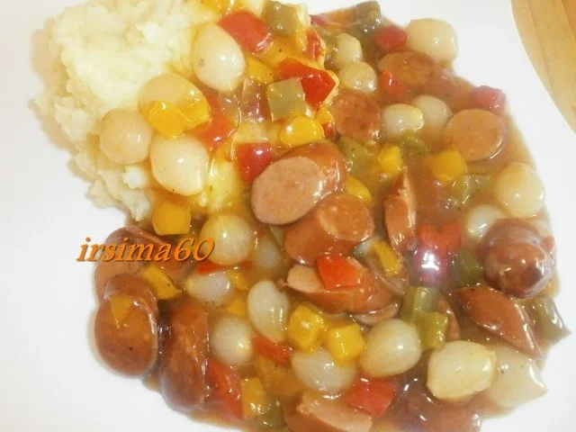 Rezept: Pikantes Wurstgulasch Pikantes Wurstgulasch - Rezept