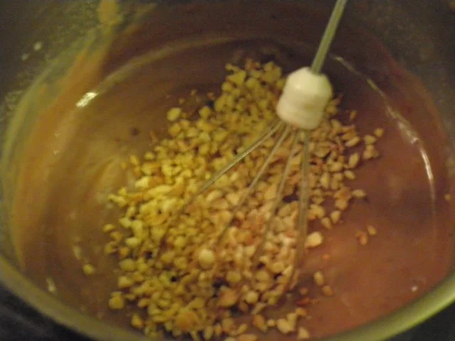 Nougatpudding mit gehackten Haselnüssen ... - Rezept - Bild Nr. 7