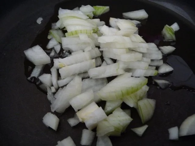 Pasta : Wurst - Tomaten - Gulasch an Spaghetti mit gehobeltem Parmesan - Rezept - Bild Nr. 4