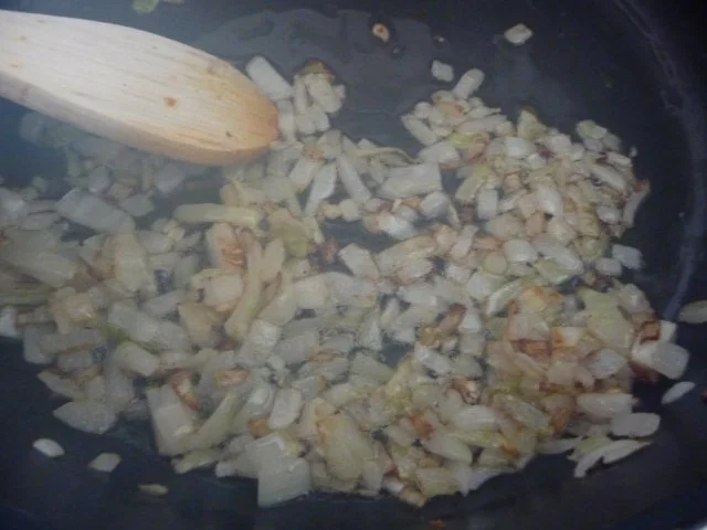 Pasta : Wurst - Tomaten - Gulasch an Spaghetti mit gehobeltem Parmesan - Rezept - Bild Nr. 7