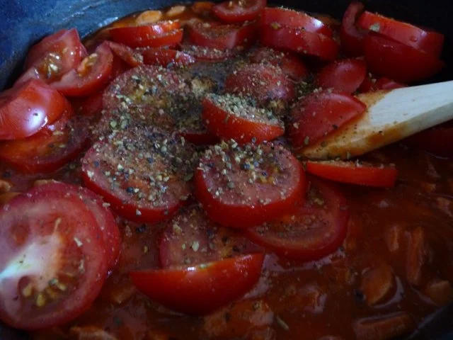 Pasta : Wurst - Tomaten - Gulasch an Spaghetti mit gehobeltem Parmesan - Rezept - Bild Nr. 14