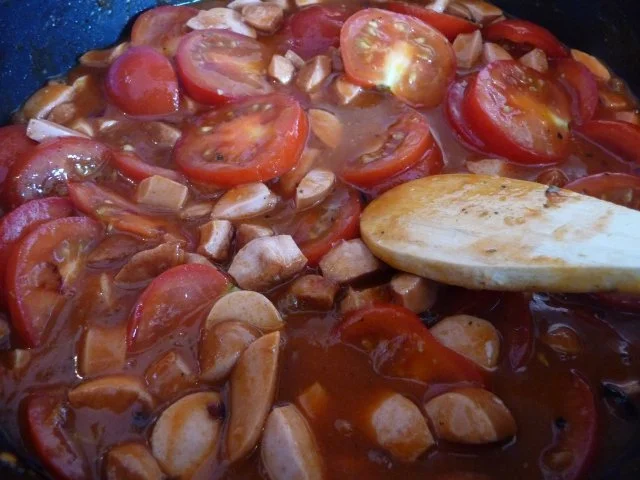 Pasta : Wurst - Tomaten - Gulasch an Spaghetti mit gehobeltem Parmesan - Rezept - Bild Nr. 15