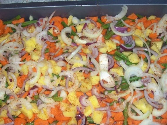 Buntes Schmorgemüse mit Schmandguss und dreierlei Käse - Rezept - Bild Nr. 5