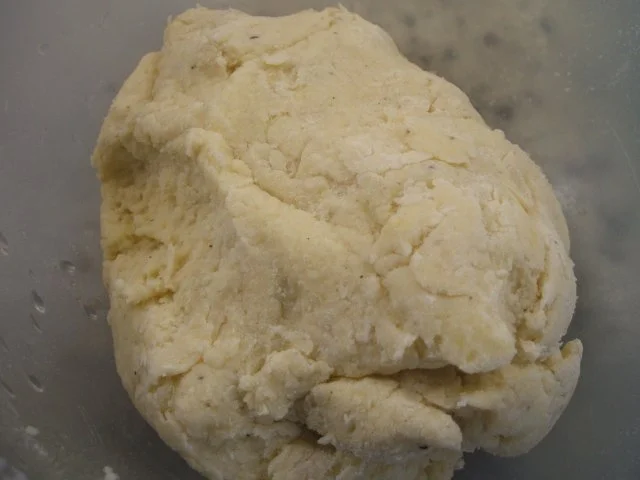 Pasta: Gnocchi Ripieni con Salsa di Salvia - Rezept - Bild Nr. 5